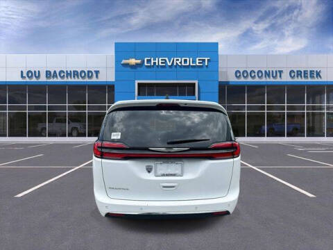 2024 Chrysler Pacifica Touring