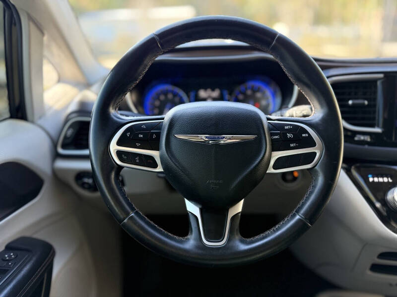 2017 Chrysler Pacifica Touring-L