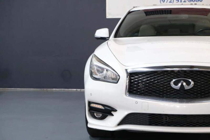 2015 Infiniti Q70 3.7