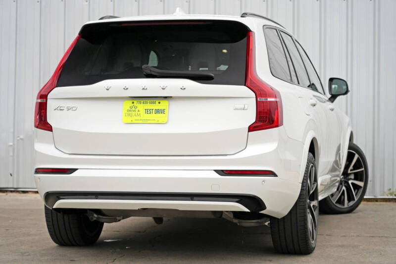 2023 Volvo XC90 Recharge T8 Ultimate Dark Theme