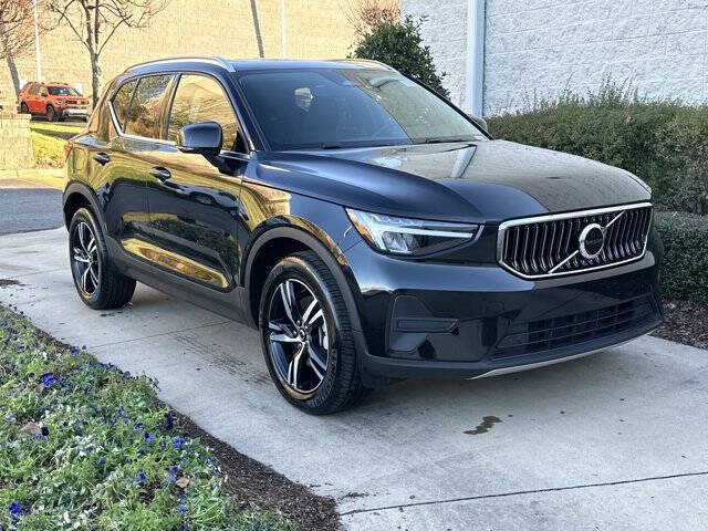 2025 Volvo XC40 B5 Core Bright Theme