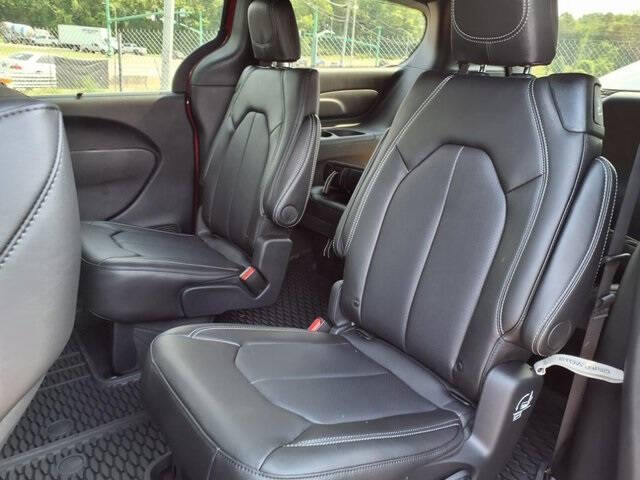 2025 Chrysler Voyager LX