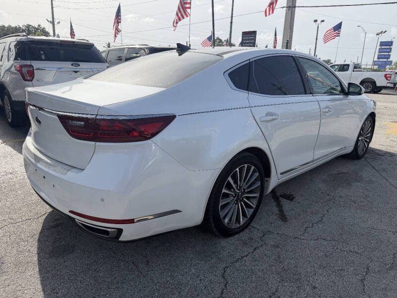 2017 Kia Cadenza Technology