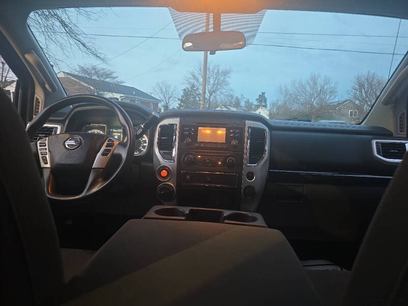 2017 Nissan Titan SV