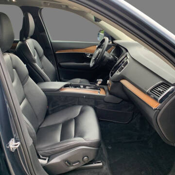 2021 Volvo XC90 T6 Momentum 7-Passenger