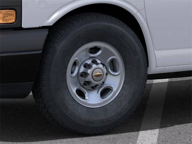 2024 Chevrolet Express 2500