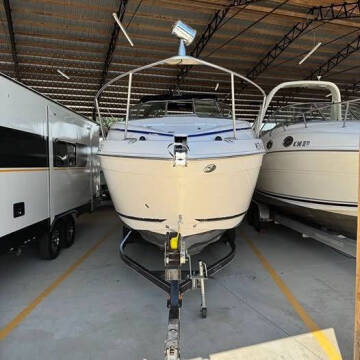 2005 Rinker 270 Express Cruiser