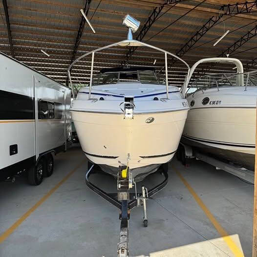 2005 Rinker 270 Express Cruiser