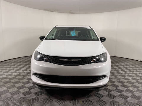 2024 Chrysler Voyager LX