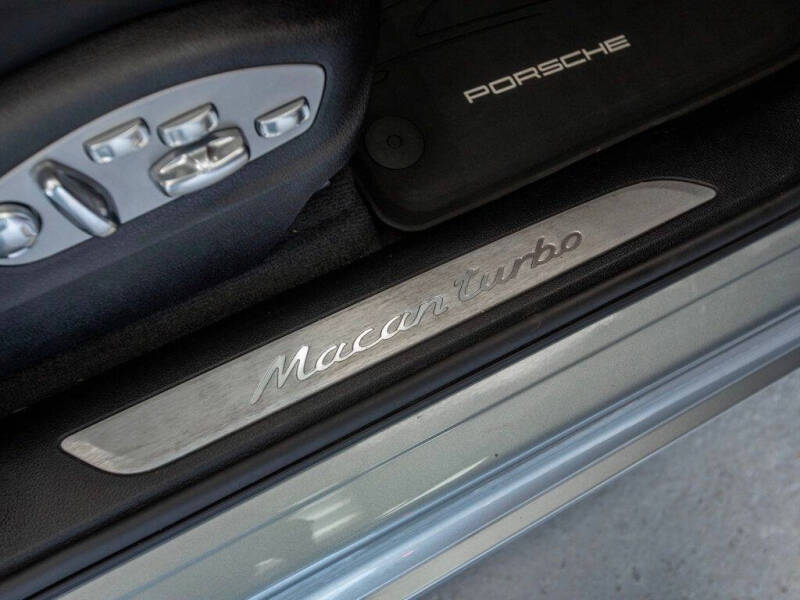 2021 Porsche Macan Turbo