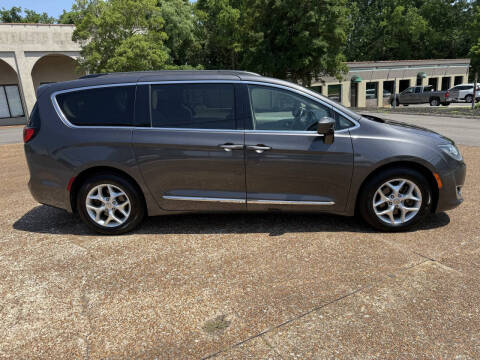 2017 Chrysler Pacifica Touring Plus