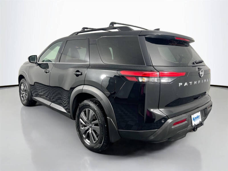 2022 Nissan Pathfinder SV