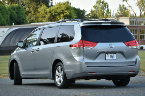 2013 Toyota Sienna LE 8-Passenger