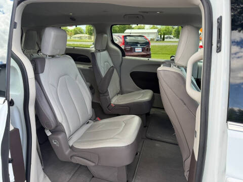 2017 Chrysler Pacifica Touring-L Plus