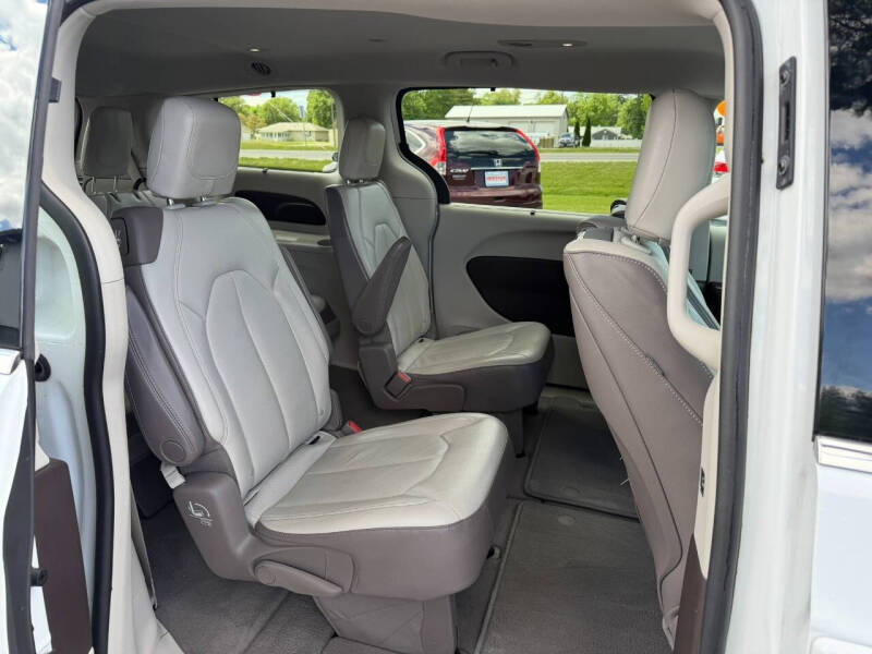 2017 Chrysler Pacifica Touring-L Plus