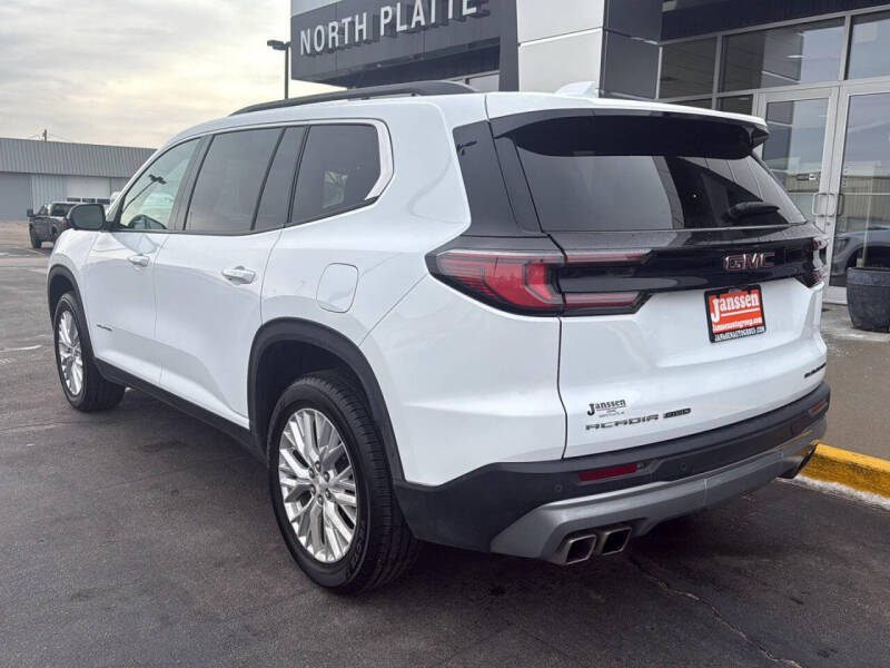 2024 GMC Acadia Elevation