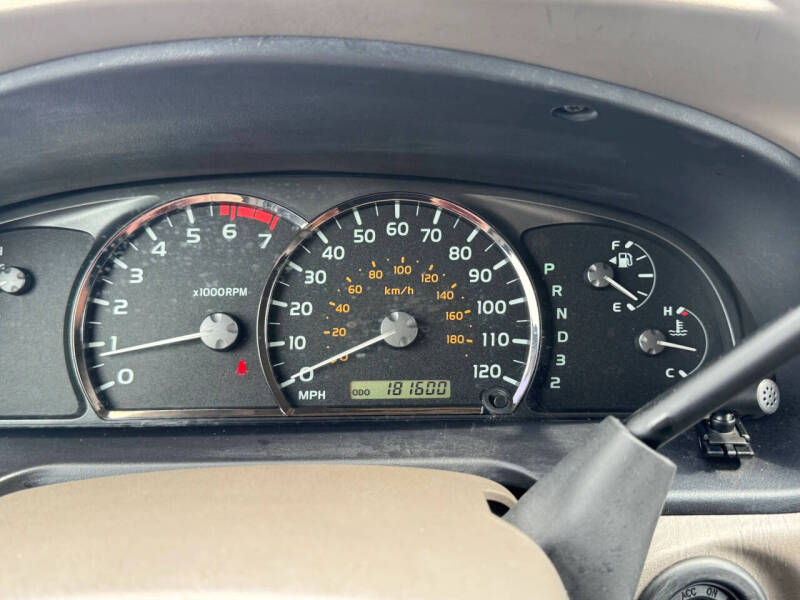 2005 Toyota Sequoia SR5