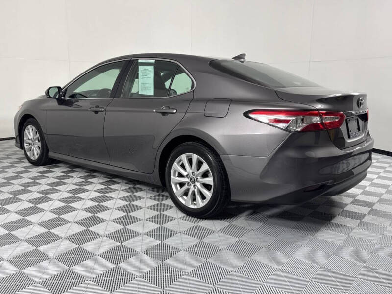 2019 Toyota Camry LE photo 8