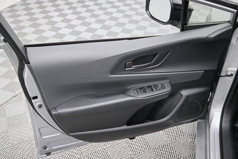 2025 Toyota Prius LE