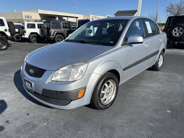 2006 Kia Rio for sale at GUPTON MOTORS, INC. in Springfield TN