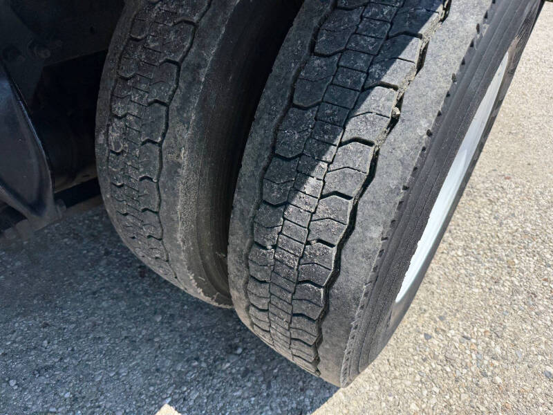 2017 Freightliner M2 106