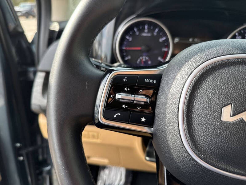 2024 Kia Carnival EX