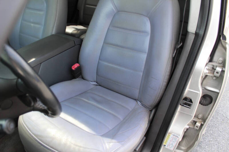 2004 Ford Explorer XLT