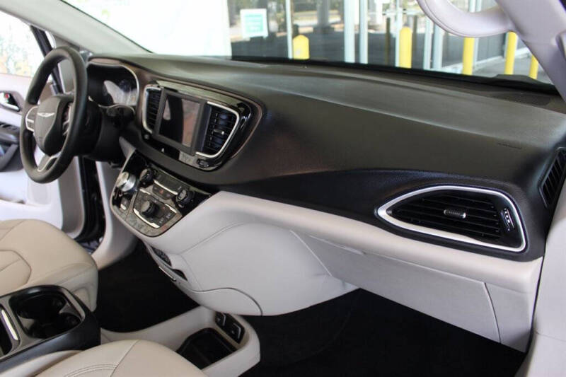 2021 Chrysler Voyager LXi