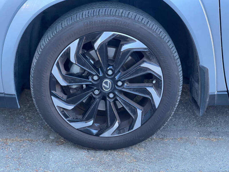 2024 Lexus UX 250h F SPORT Design