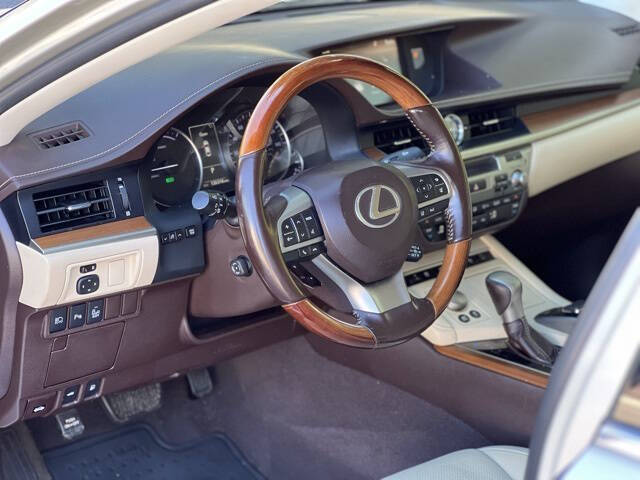 2017 Lexus ES 300h
