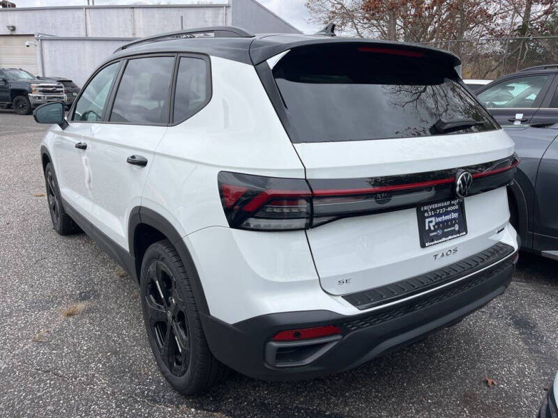 2025 Volkswagen Taos SE Black 4Motion