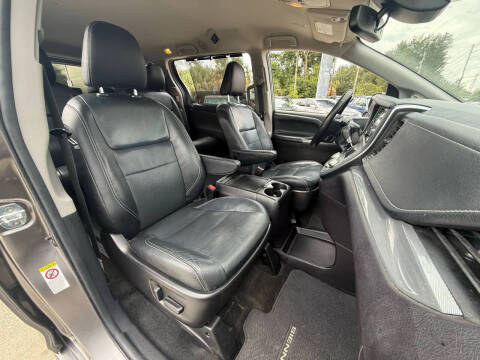 2019 Toyota Sienna SE Premium 8-Passenger
