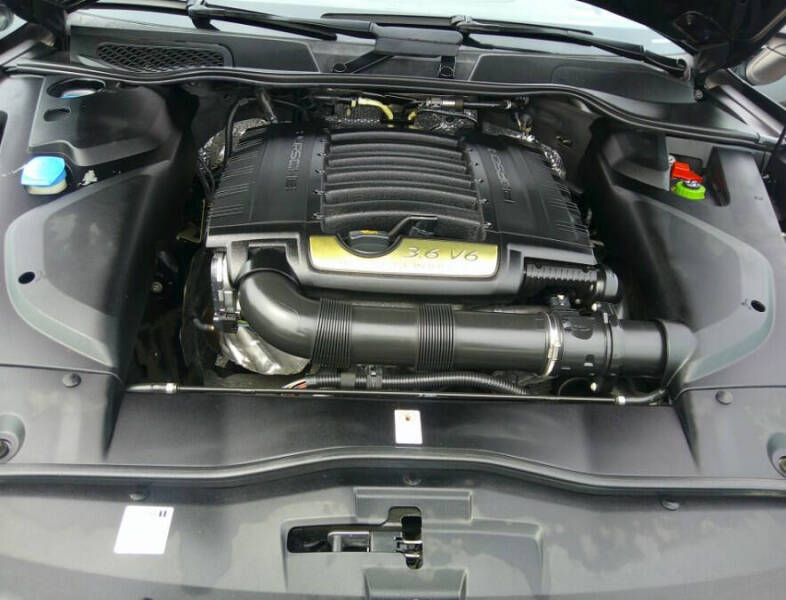 2017 Porsche Cayenne Platinum Edition