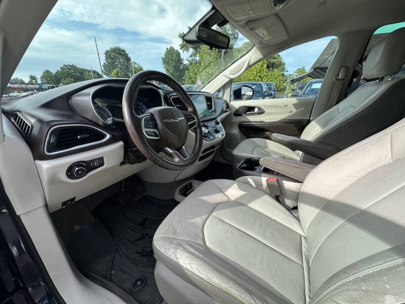 2017 Chrysler Pacifica Touring-L