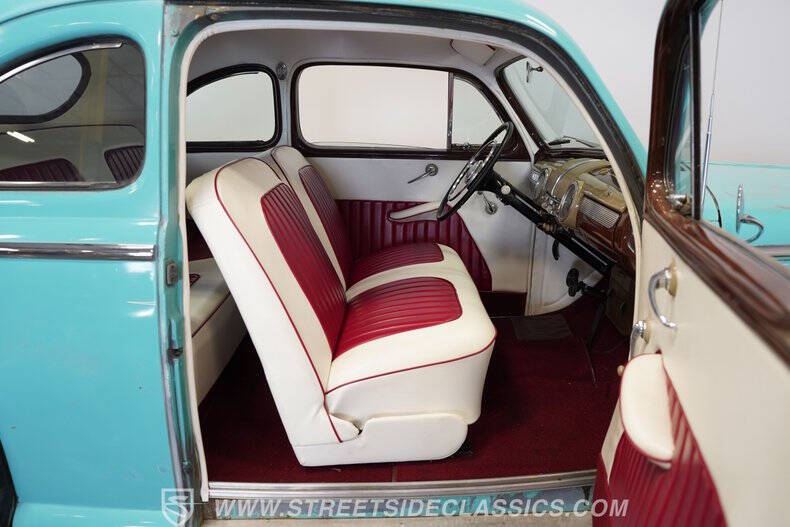 1948 Ford Deluxe