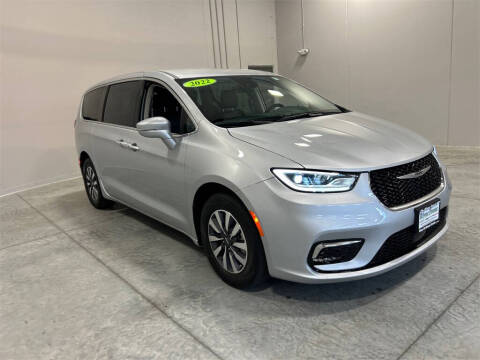 2022 Chrysler Pacifica Hybrid Touring L