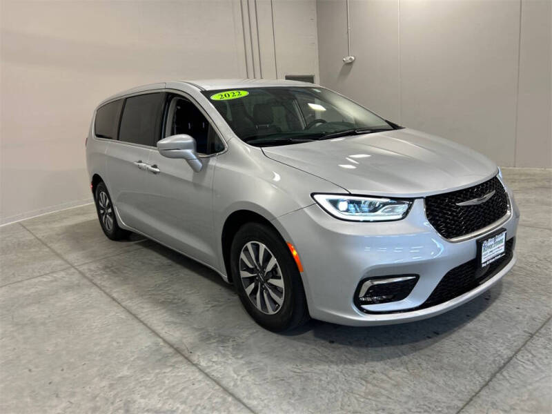 2022 Chrysler Pacifica Hybrid Touring L