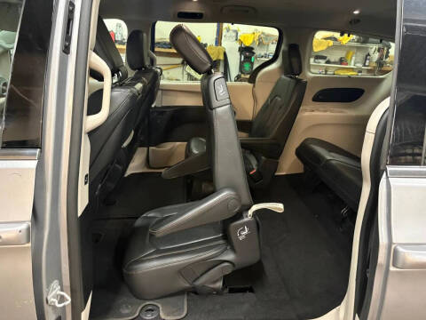 2017 Chrysler Pacifica Touring-L Plus