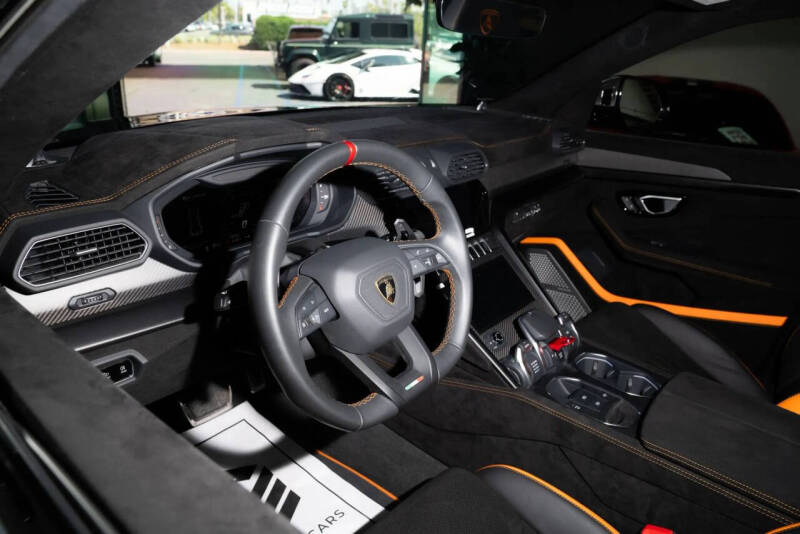2024 Lamborghini Urus Performante