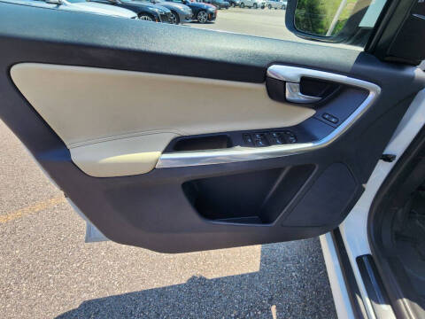 2016 Volvo XC60 T6 Drive-E
