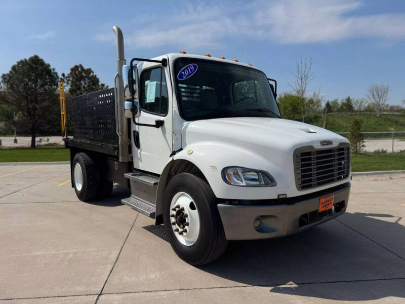 2019 Freightliner M2 106