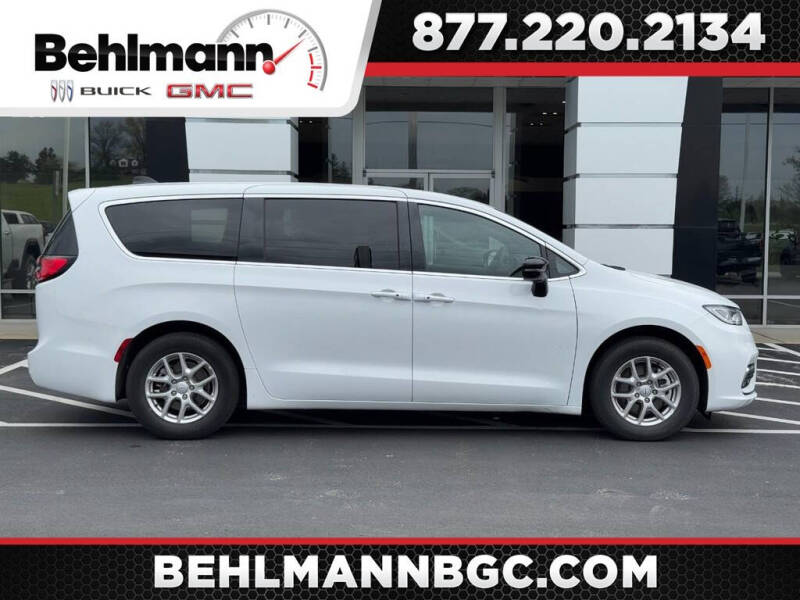 2025 Chrysler Pacifica Select