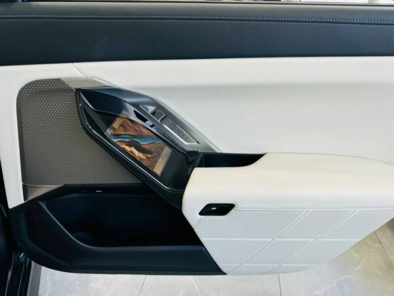 2023 BMW 7 Series 740i