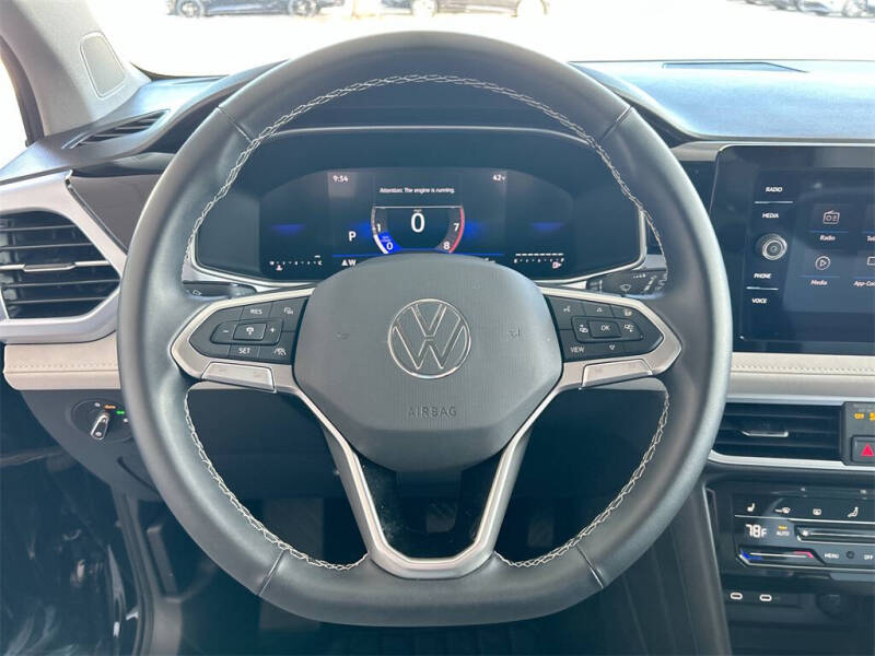 2025 Volkswagen Taos SE