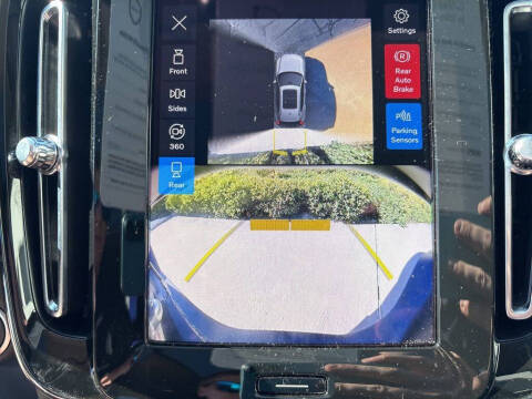 2024 Volvo XC40 B5 Plus Dark Theme
