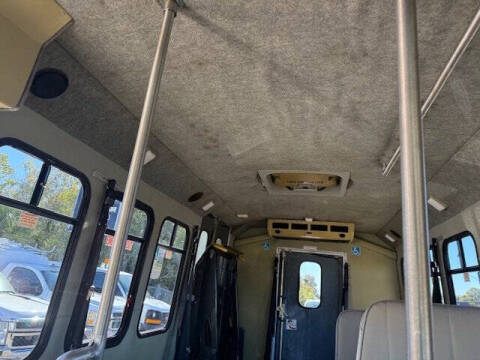 2004 Ford E-Series E-350 SD