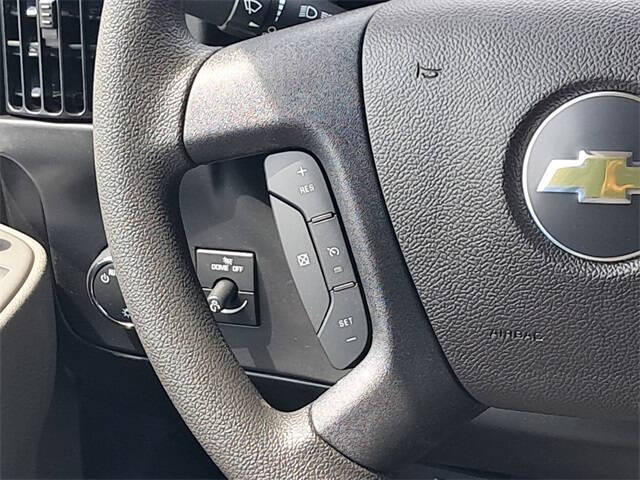 2025 Chevrolet Express 3500