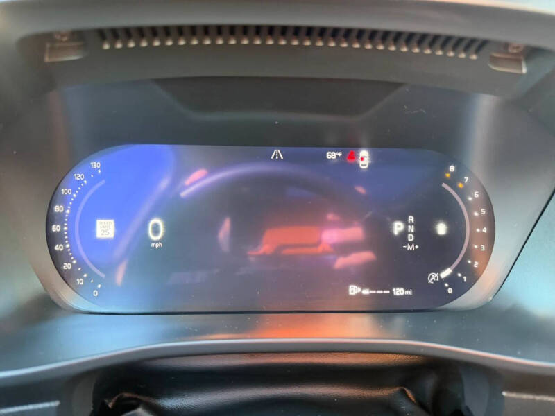 2024 Volvo XC40 B5 Plus Bright Theme