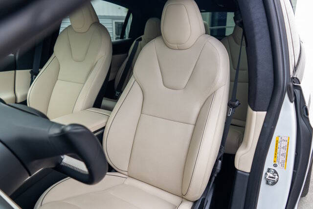 2022 Tesla Model X 20