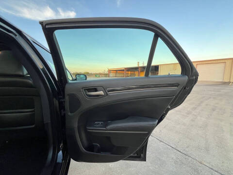 2014 Chrysler 300 C John Varvatos Limited Edition